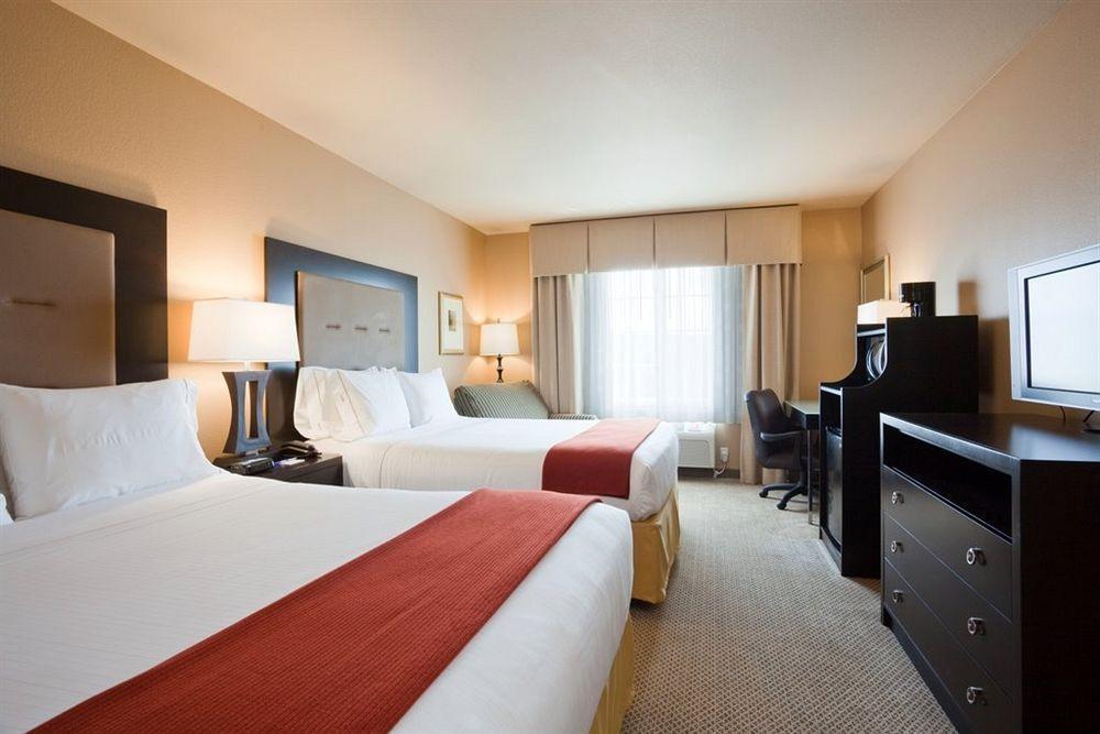 Holiday Inn Express Hotels & Suites Cuero By Ihg Exteriör bild